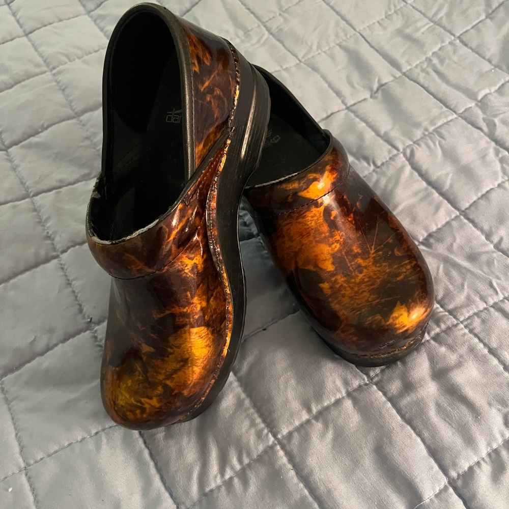 Dansko Women's Mules in Marbled Brown and Black size 38 US 7.5–8